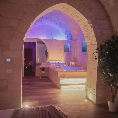 Romantic With Private Jacuzzi Malely Martina Franca