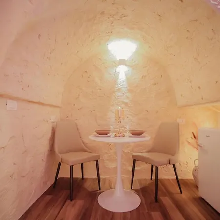 Romantic With Private Jacuzzi Malely 4*