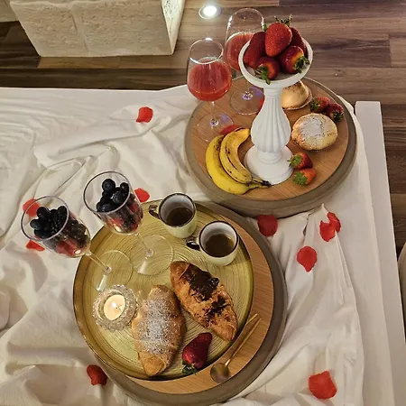 Romantic With Private Jacuzzi Malely Bed & Breakfast 4*